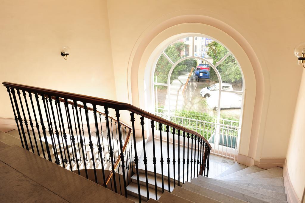 Clemenceau Centre Five Stars House