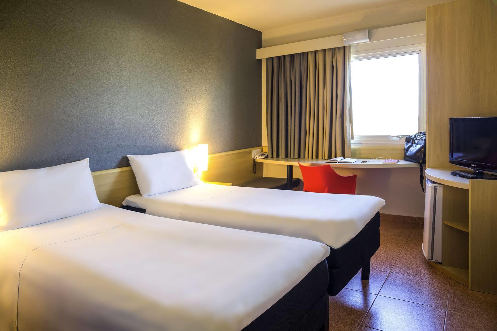 Ibis Aeroport Promenade Des Hotel