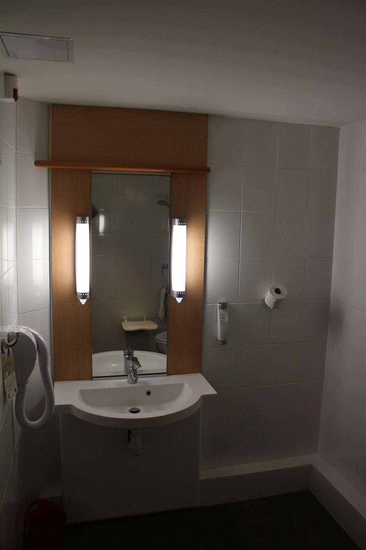 Hotel Ibis Aeroport Promenade Des Nice