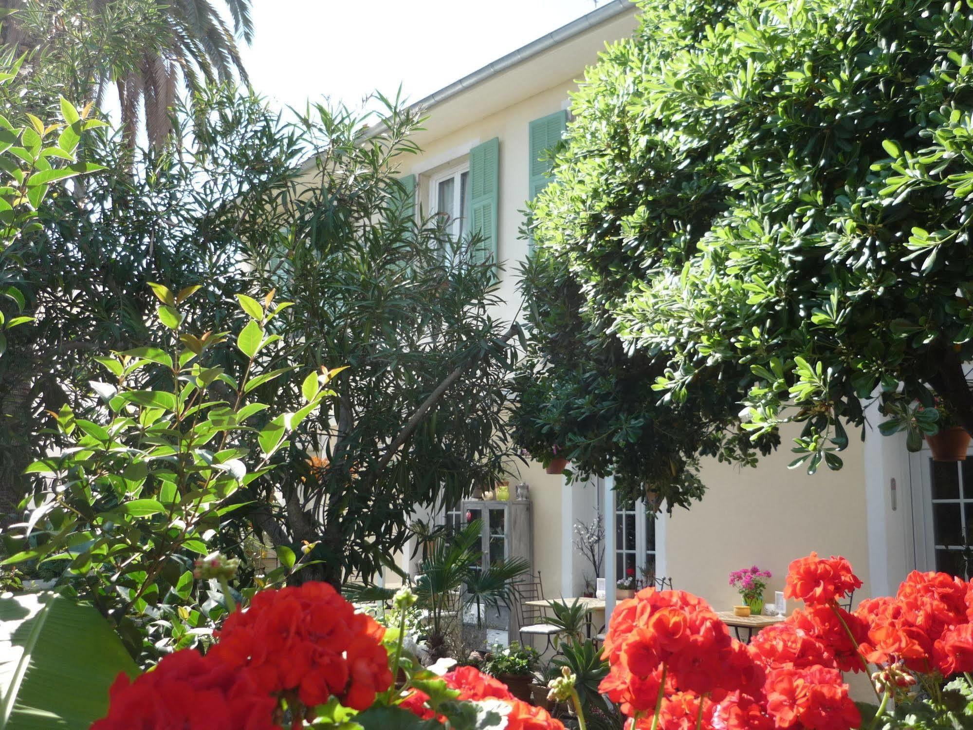 Logis Victorine Hotel 2*