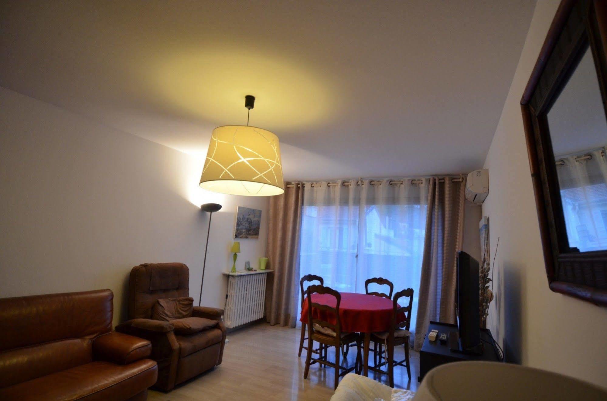 6 Personnes Avec Terrasse Le Port Apartment Nice