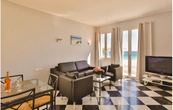 Monada Apartment