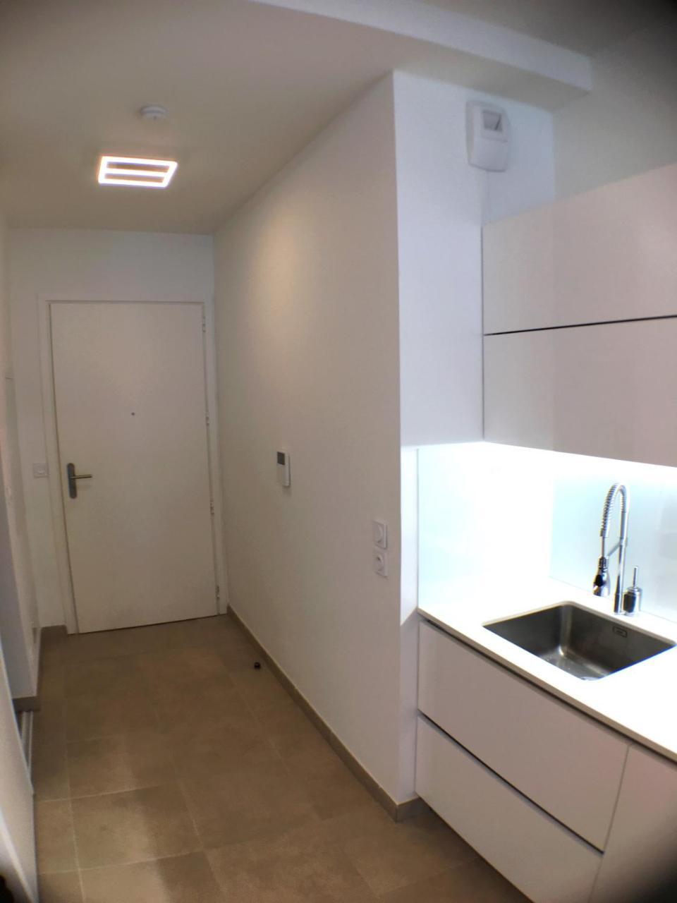 A Terrasse Ensoleillee & Parking A La Gare Du Sud Apartment Nice