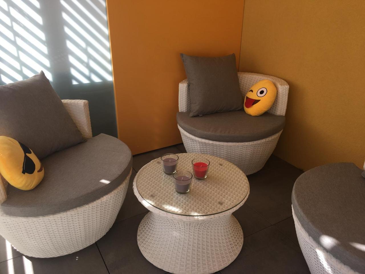 A Terrasse Ensoleillee & Parking A La Gare Du Sud *