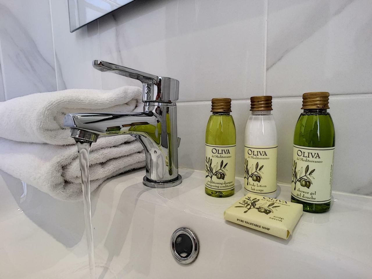 Nestor&jeeves - Lilas Buffa - - Close Sea - Floor