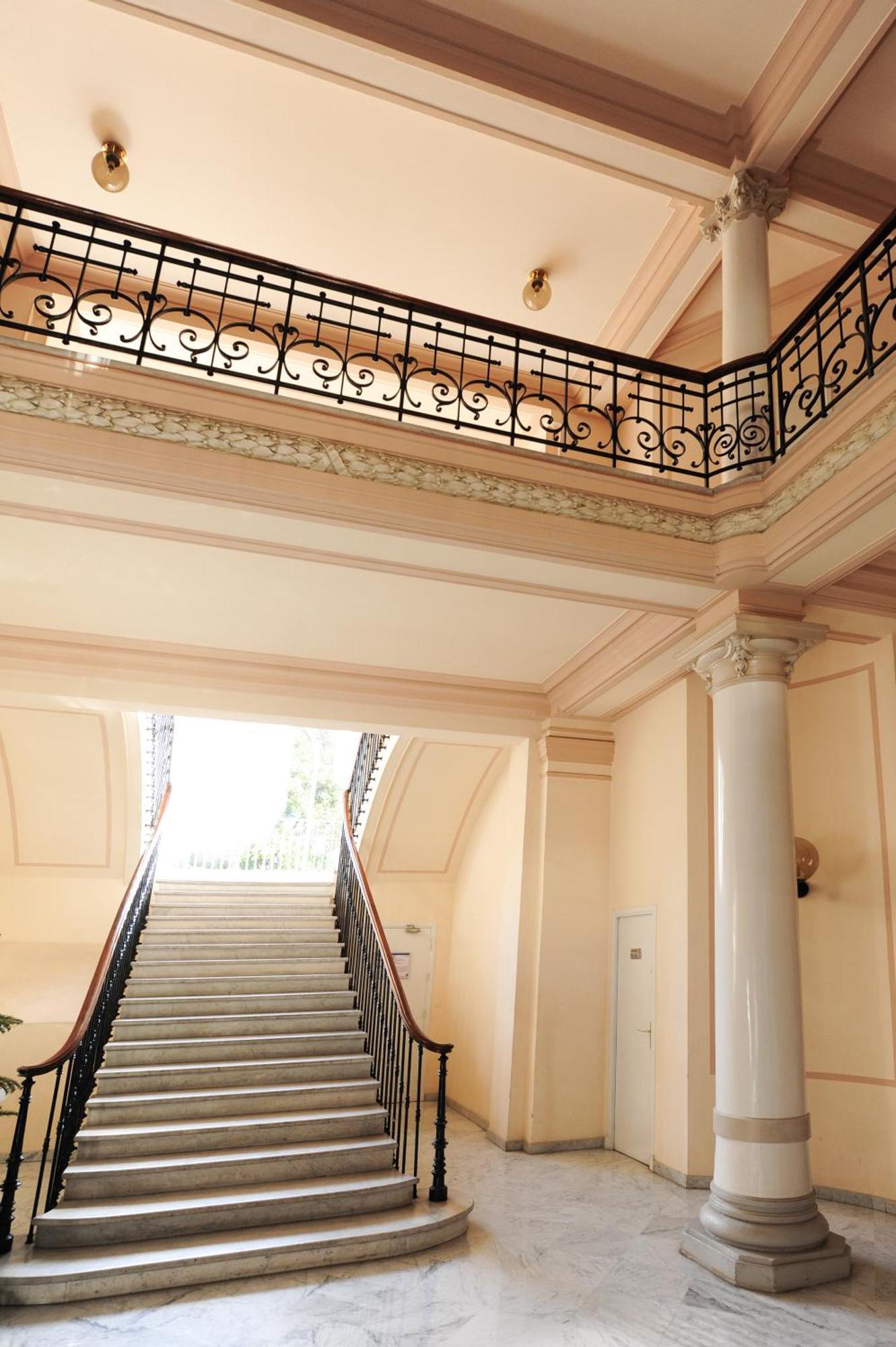 Clemenceau Centre Five Stars House *