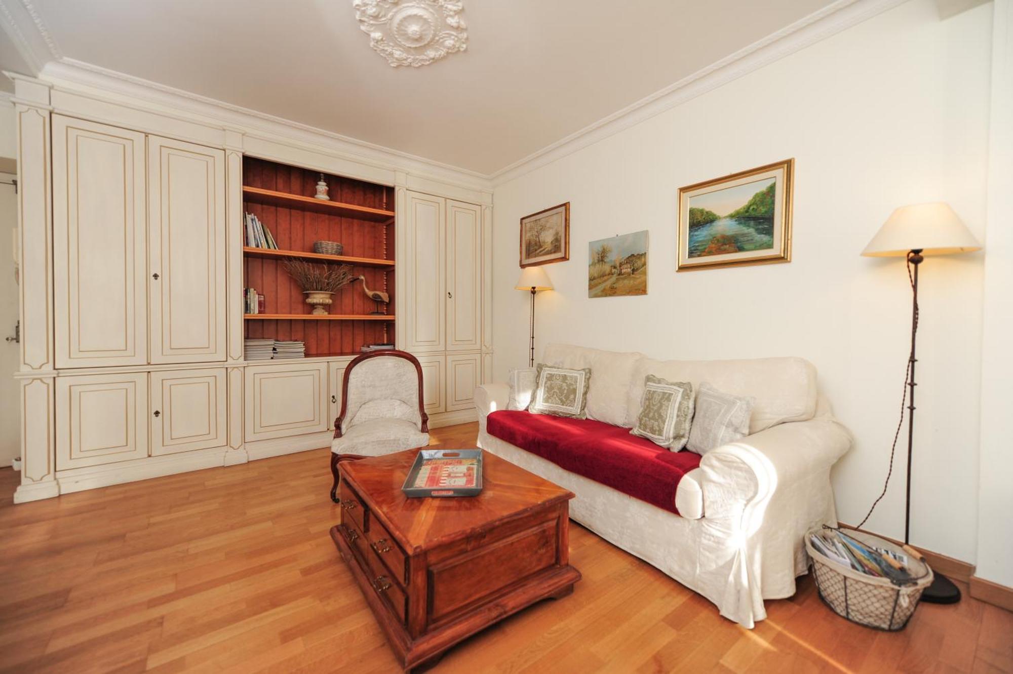 Clemenceau Centre Five Stars House