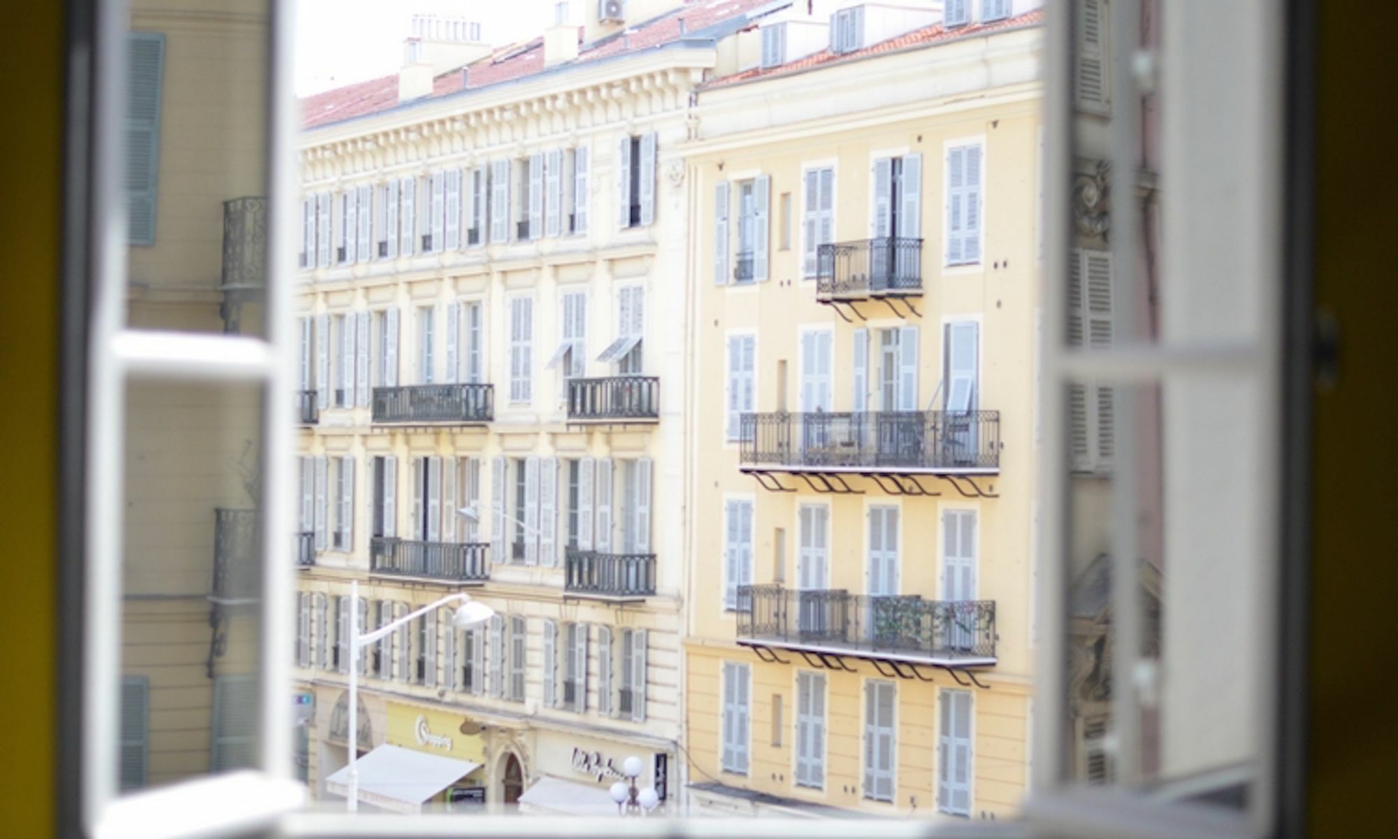 Carre D'or - Centre Apartment *