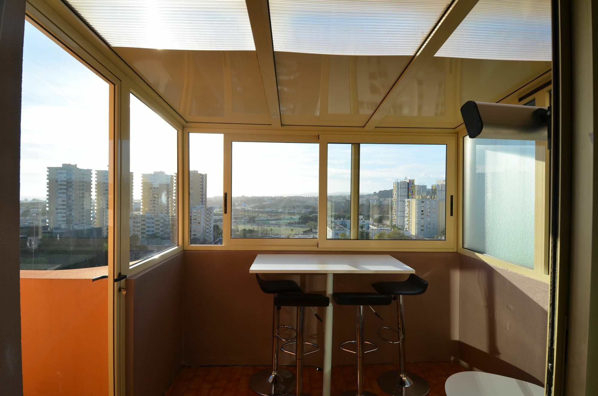 Rooftop 8 Personnes Grande Terrasse Avec Parking Quartier Aeroport Nice