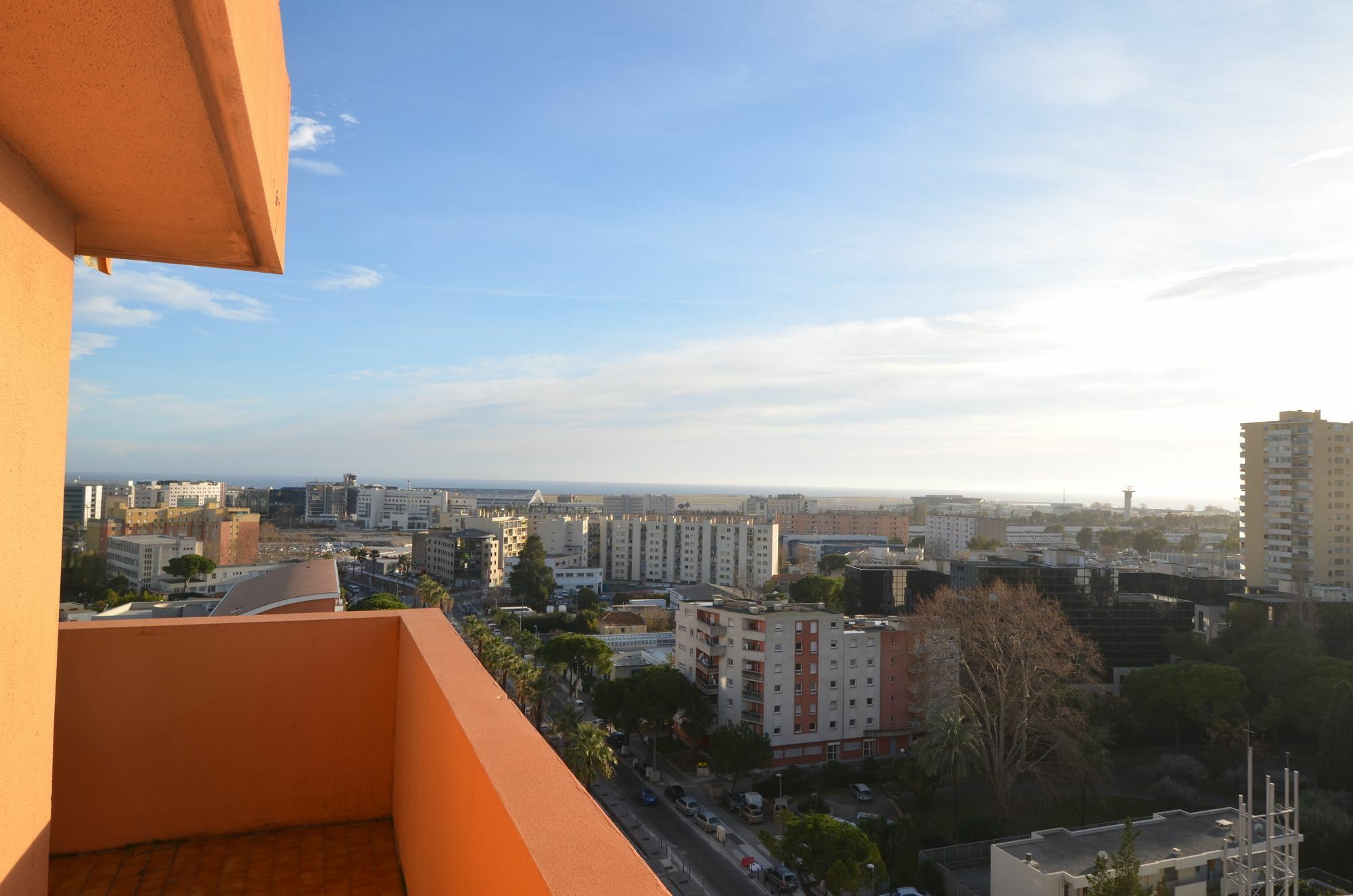 Rooftop 8 Personnes Grande Terrasse Avec Parking Quartier Aeroport