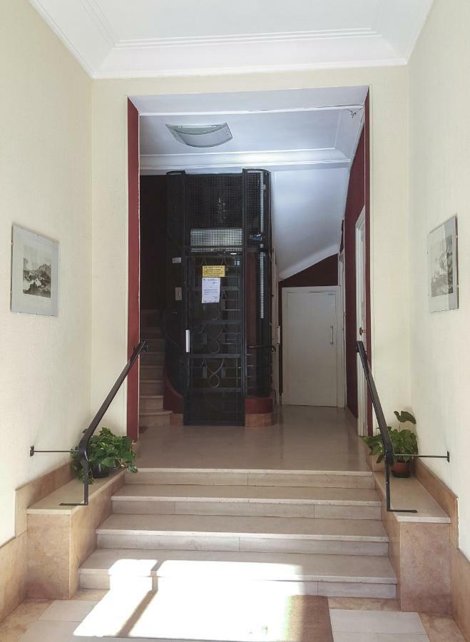 Apartment Center Nice,1 , 2 Balcons *