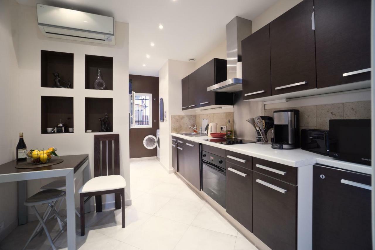 With Parking In Near The Harbor * Nice