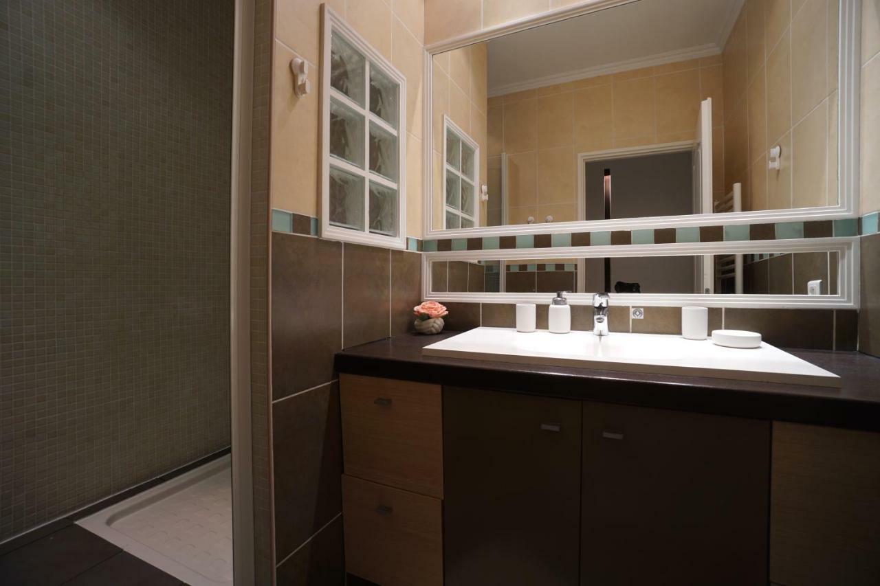 With Parking In Near The Harbor *