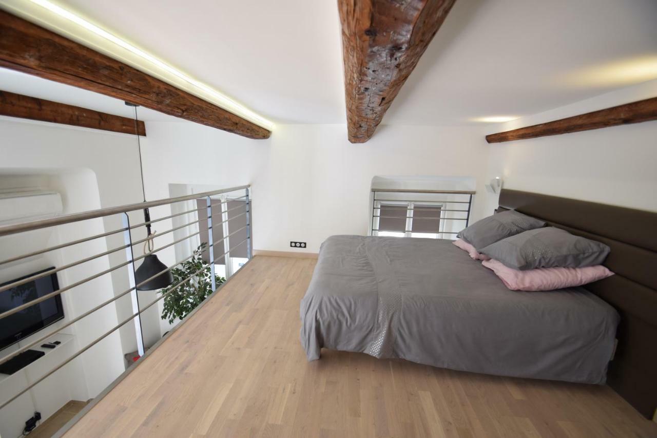 Jade Duplex - No Better Location In * Nice