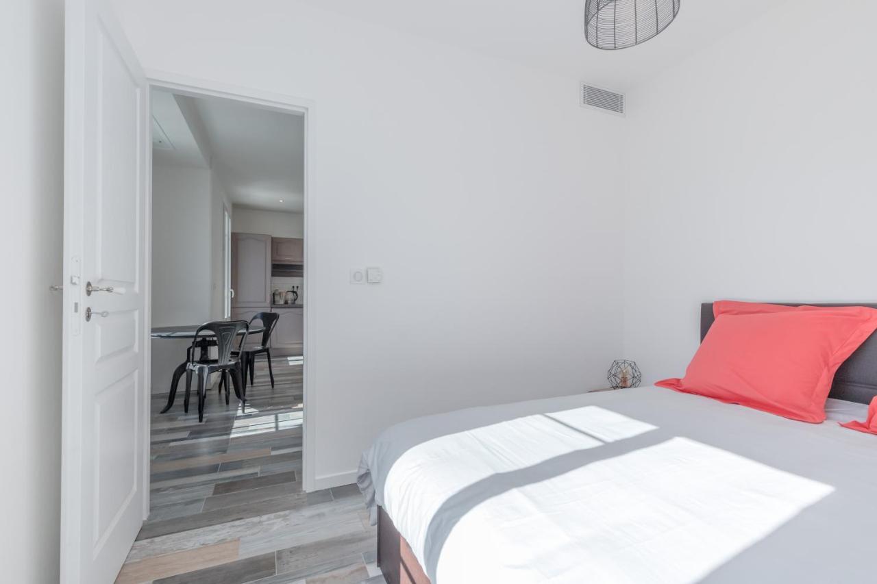 Squared Head-apartment With Terrace In