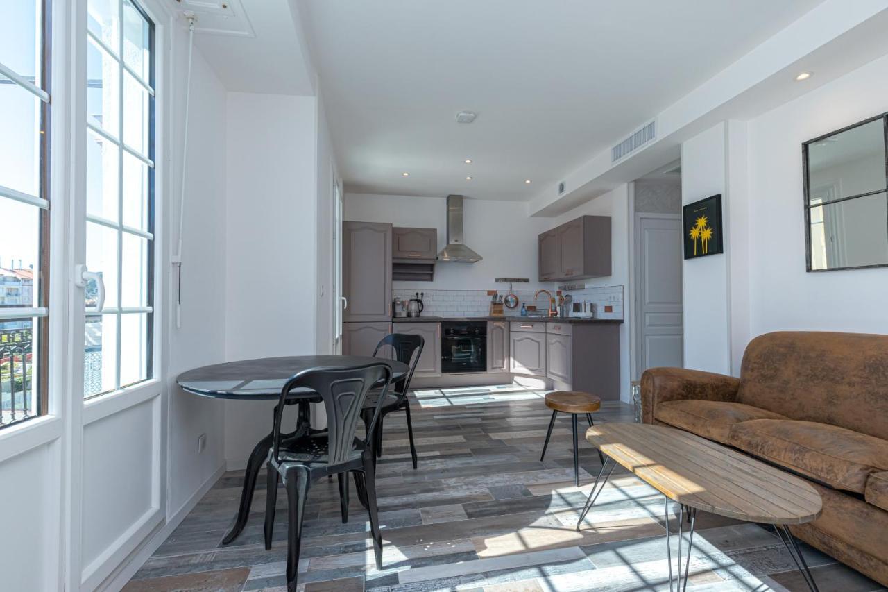 Squared Head-apartment With Terrace In Apartment Nice