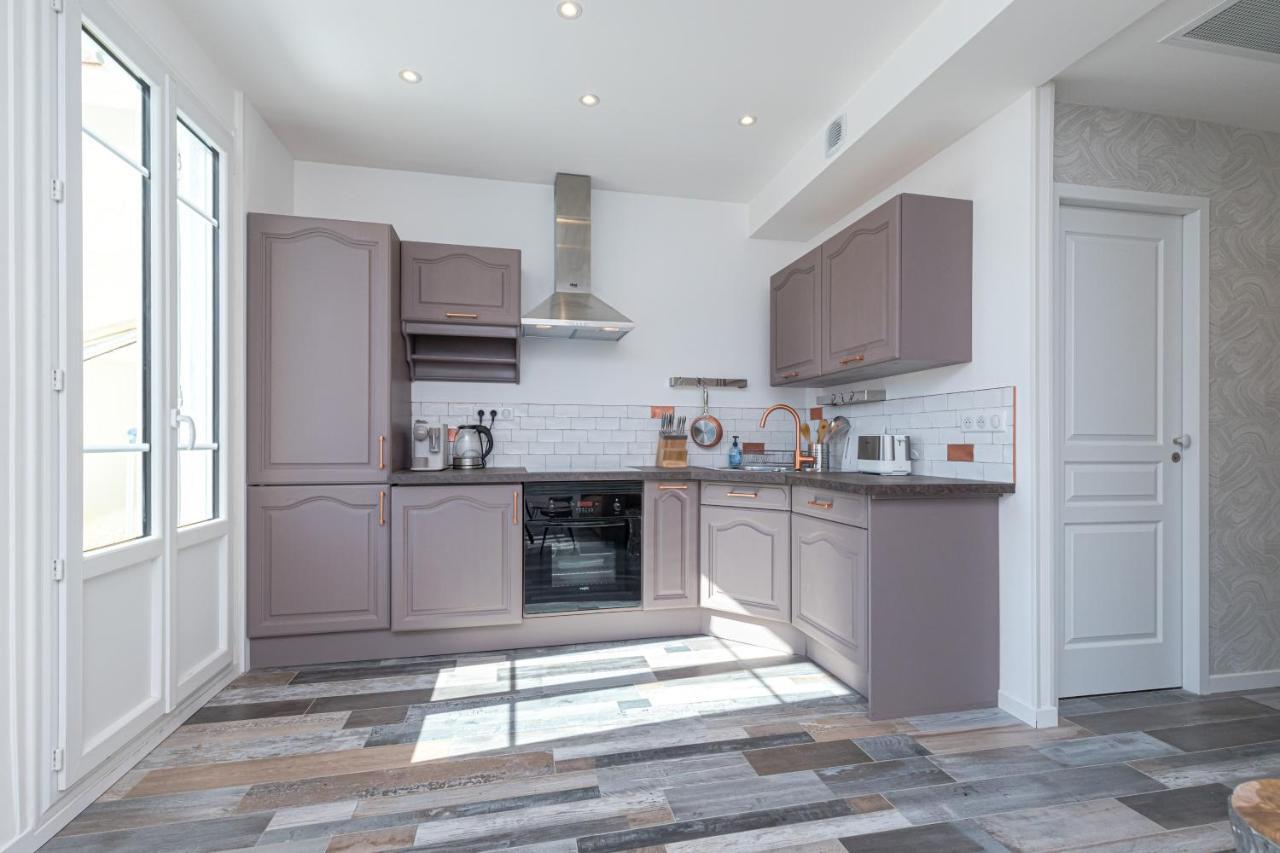 Apartment Squared Head-apartment With Terrace In