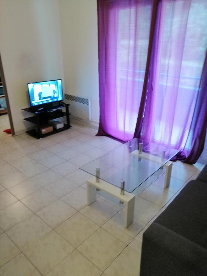 Apartment Appart F1 Entier Avec Parking Securise *
