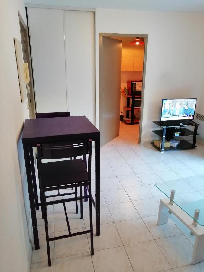 Apartment Appart F1 Entier Avec Parking Securise *