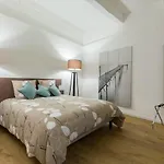 Apartment Large One Bedroom Flat In The Old Town