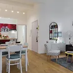Apartment Large One Bedroom Flat In The Old Town