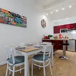 Apartment Large One Bedroom Flat In The Old Town