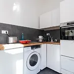 1 Bdr Downtown Near Place Massena *