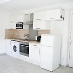 Sunny In Heart Of Old Town Apartment
