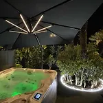Apartment Luxury Garden Jacuzzi Promenade *