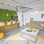 Luxury Garden Jacuzzi Promenade Apartment