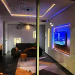 Luxury Garden Jacuzzi Promenade *