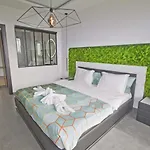 Apartment Luxury Garden Jacuzzi Promenade