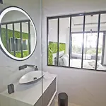 Luxury Garden Jacuzzi Promenade Apartment