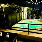 Luxury Garden Jacuzzi Promenade