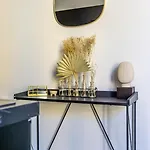 Charming 2 Rooms Refurbished Super Center 205A