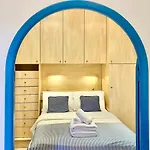 Nautical Living In The Sought-after Port *