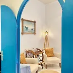 Apartment Nautical Living In The Sought-after Port