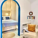 Apartment Nautical Living In The Sought-after Port Nice