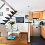 Apartment View On Principal Massena Place, 2 Min Walk