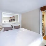 View On Principal Massena Place, Beach 2 Min Walk