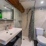View On Principal Massena Place, 2 Min Walk Apartment *