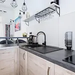 Centre Flat - Modern, Quiet And Brand New * Nice