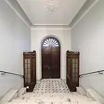 Nestor&Jeeves - Les Cypres - Central - Very Close Sea