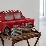 White Light, 1 Minute A Pied Du Port!