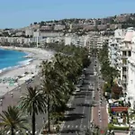 Une atypique et merveilleuse Petite maison en plein cœur de Nice, à proximité de la mer et des plages