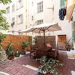 Spacious And Elegant Apartment With Sunny Terrace