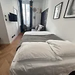 Chic Cozy Studio In The Heart Of The City