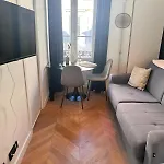 Chic Cozy Studio In The Heart Of The City