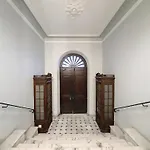 Nestor&Jeeves - Victoire - Central - Near Beach