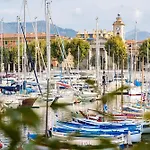 Sublime, Modern, Balconies, A/C, Refurbished